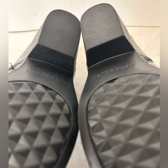 AEROSOLES Black Ankle Booties with Sleek Design - Picture 8 of 11
